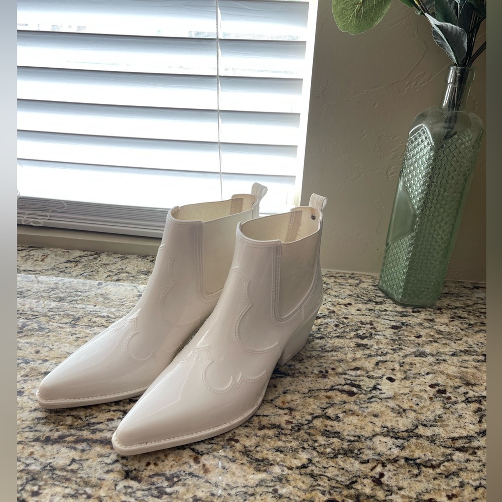 WINONA WESTERN WATERPROOF RAIN BOOT IN BRIGHT WHITE RUBBER